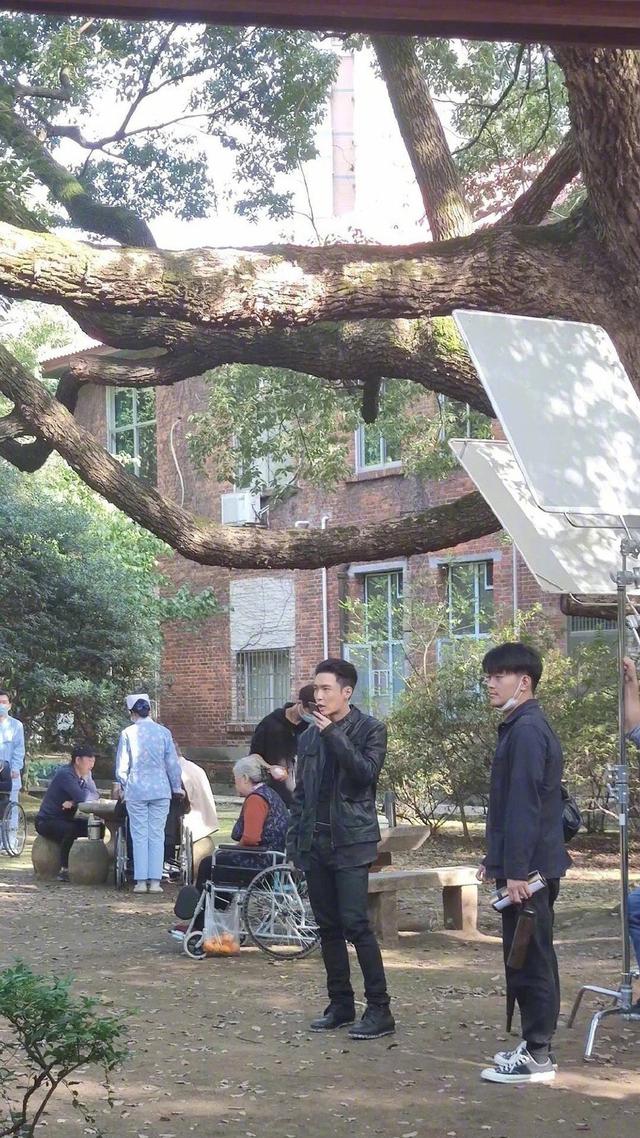 张艺兴新剧路透曝光 与孙红雷、江疏影再度合作