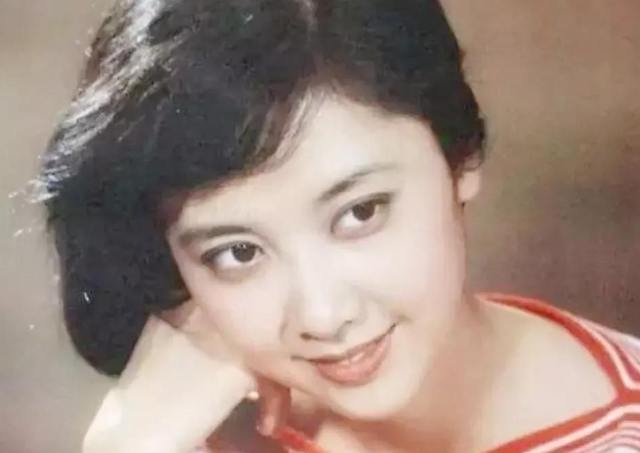 朱琳：嫁给圈外丈夫，结婚43年无儿无女，72岁风采依旧