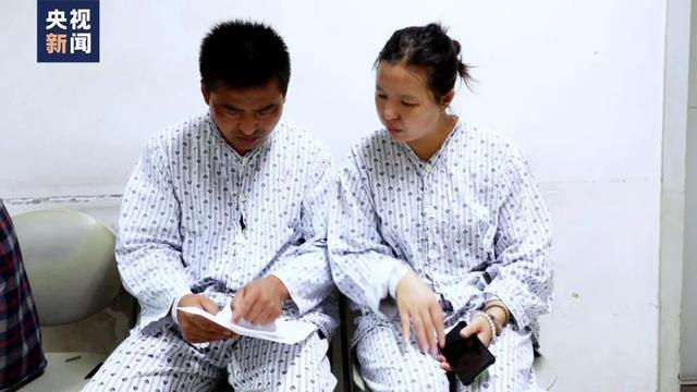 “爸爸能听到了，妈妈也能听到了！”