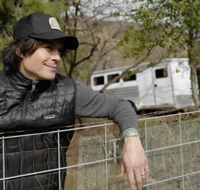 《吸血鬼日记》男主伊恩·萨默海尔德:从好莱坞到乡村的蜕变