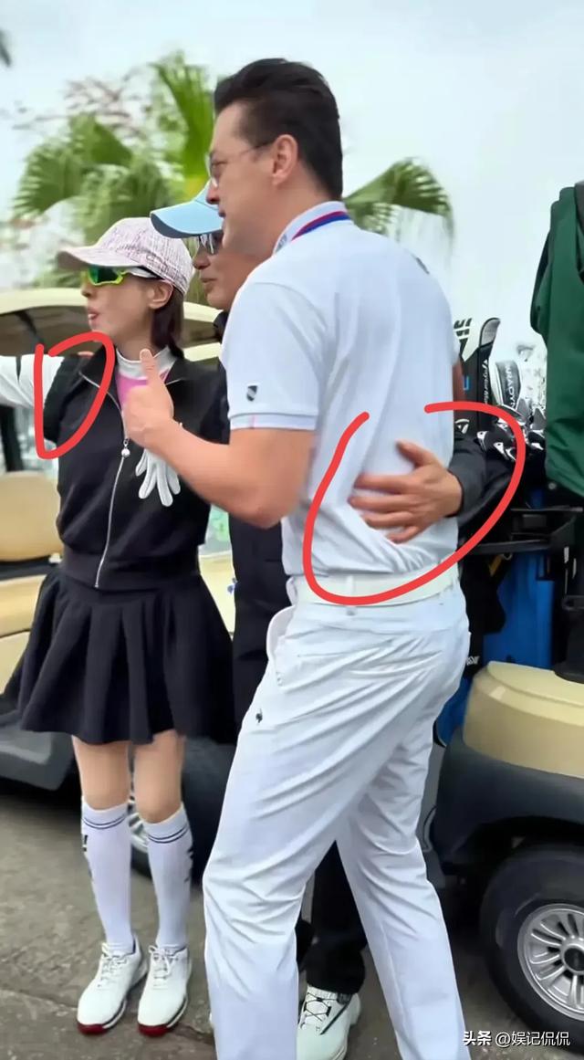 港星任达华王敏德澳门乡村打高尔夫，状态超年轻，与美女合影亲密