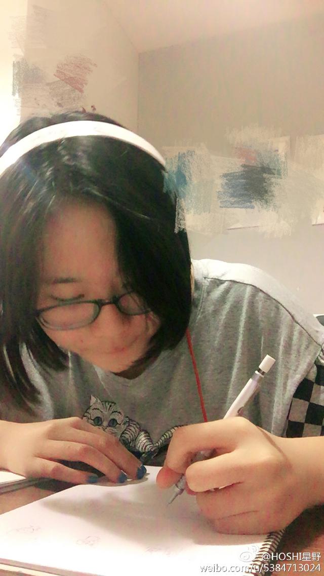 窦唯的小女儿才14岁啊，身高都超过1米7了