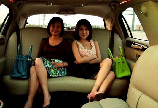 “炫富名媛”郭美美的堕落史,和宠爱她的土豪干爹们