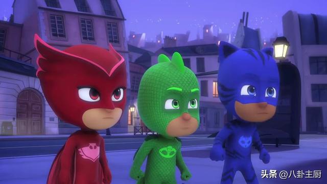 回力主播“丝袜套头”？网友：在立一种很新的人设