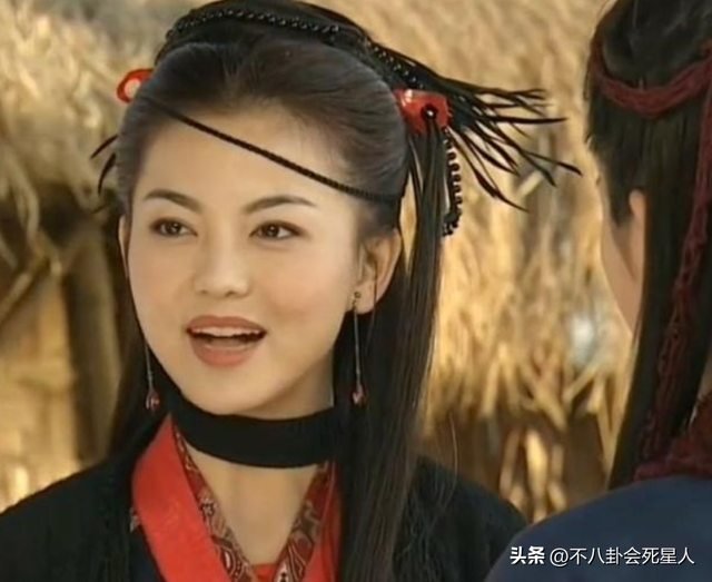 同是女闺蜜，何炅对待李湘和谢娜的态度，为何截然不同？