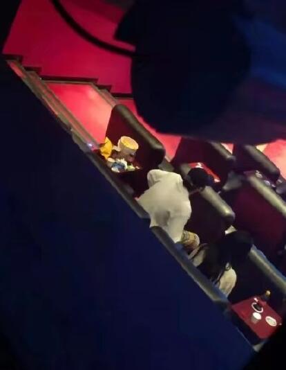 吴亦凡回应恋情后被说脸好厚，删除网友评论并拉黑，看来是真生气了