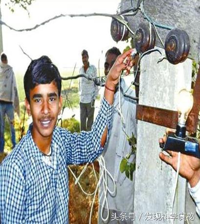 印度十六岁少年有神奇的本事,不怕接触高压电