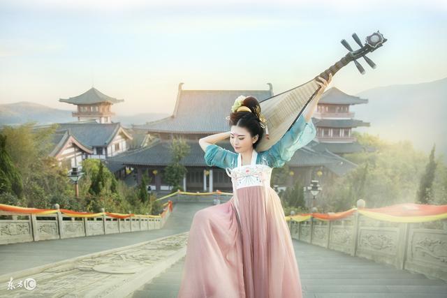 小说：她这到底是什么命啊！怎么一个两个的刺客都盯上她了呢？