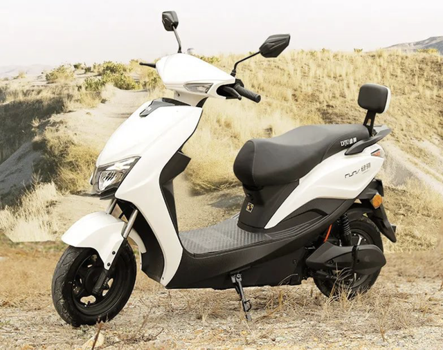 最大续航218公里,动力强,爬坡力足,绿驹KU19电摩测评