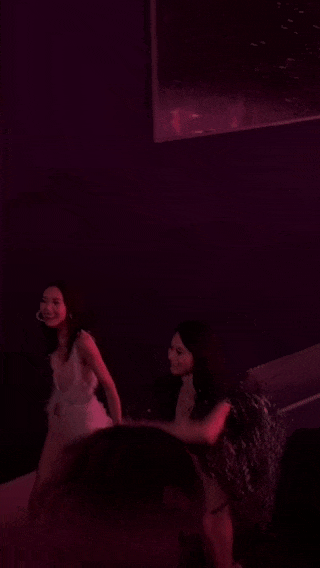 维秘大秀五年后回归！36岁刘雯第8次登台，东方气质美出高级感