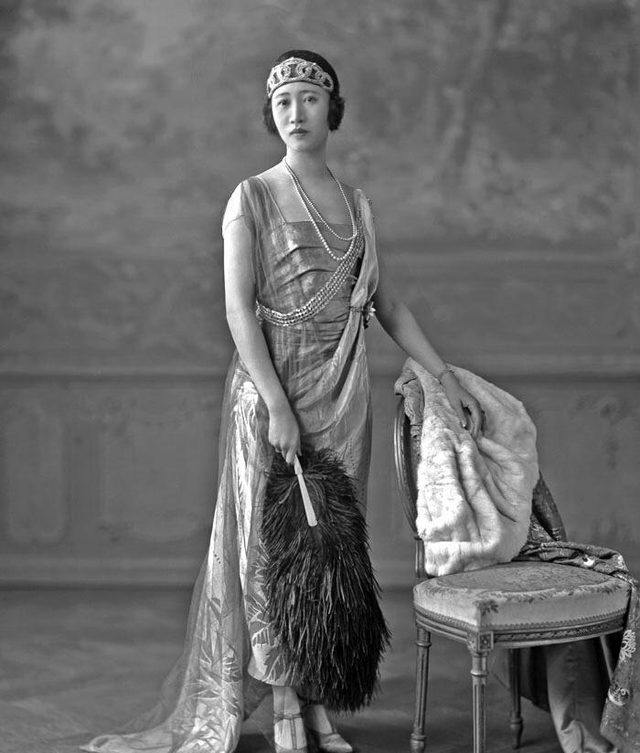 【晚清风情录】老照片中的花楼女子丰乳肥臀，30张尽显绝代风姿