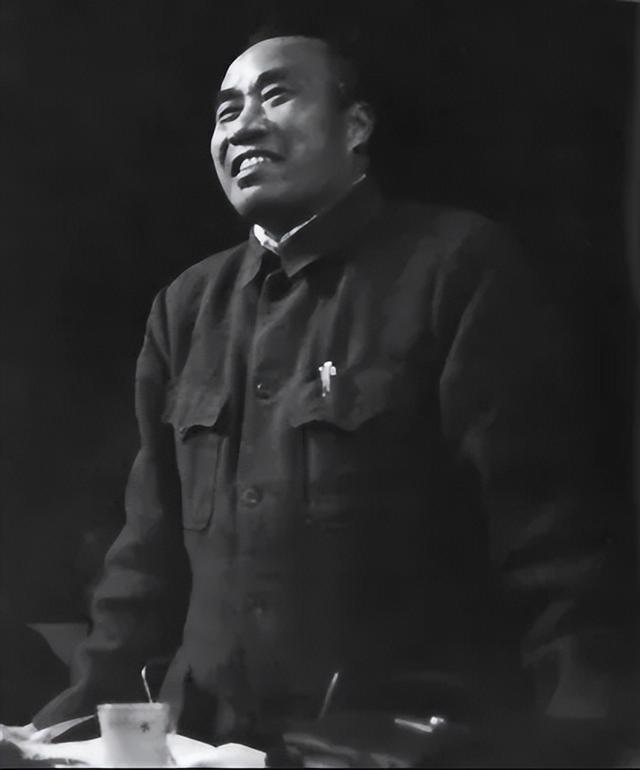 54年一农妇来到青岛，点名要见一开国上将：我是他25年未见的妻子