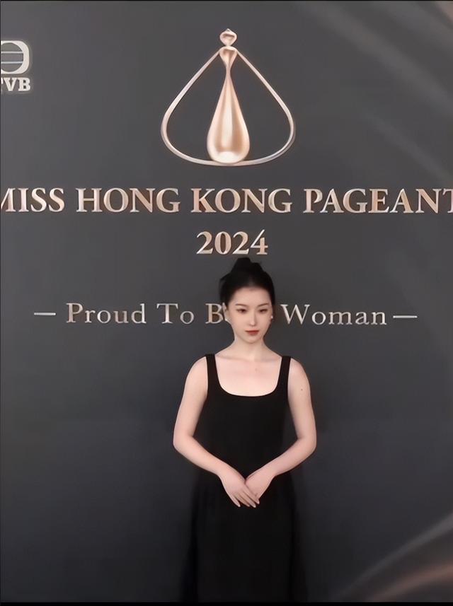 惊爆！香港小姐热门佳丽私密照流出，三点式泳装尺度惊人