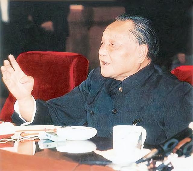 94年邓小平最后一次来上海，离开前对黄菊说：这是上海最后的机遇