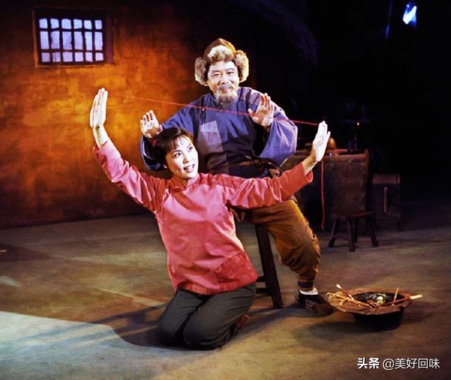 八个样板戏，轰动一时现代戏曲的巅峰作品，官方认定影响久远