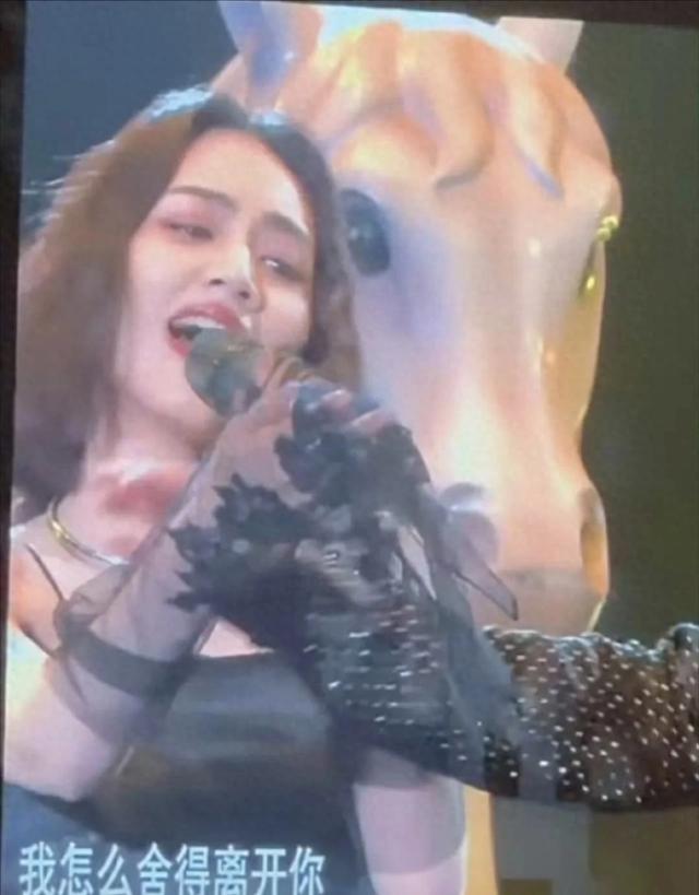 刘惜君对薛之谦已经产生抗体了！这场演唱会太搞笑了！