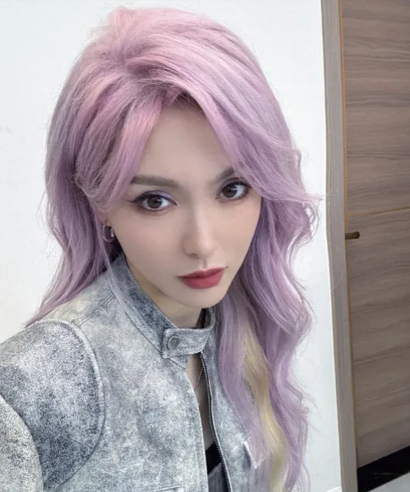 41岁唐嫣换发型像换了个人，穿短外套又美又飒，差点认不出