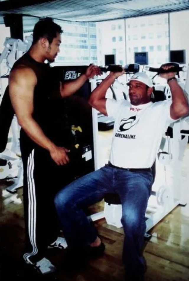 51岁马东锡迎娶小17岁女友，200斤猛男与神颜健身教练，被赞绝配