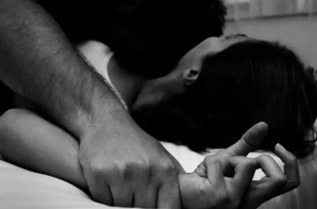 女子酒后说“想要男人”四个闺蜜，立马安排，女子被轮奸！