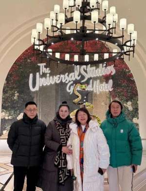 海涛(沈梦辰杜海涛带父母玩环球影城，梦辰美炸天，海涛瘦了眼睛变大了)