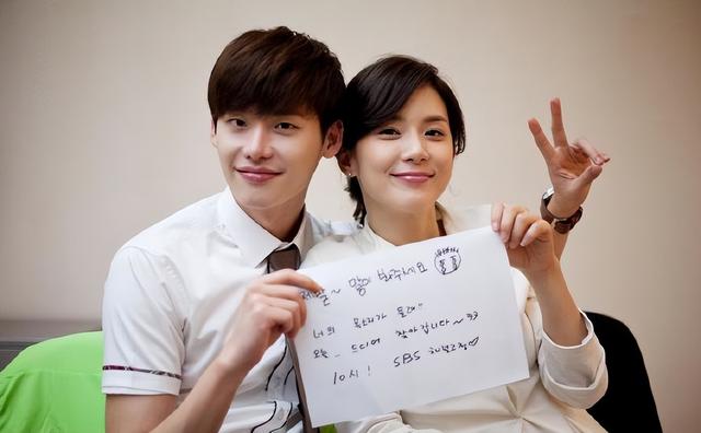 韩国知名女星透露，与李钟硕每年都聚会，坦言若不联系就删除号码