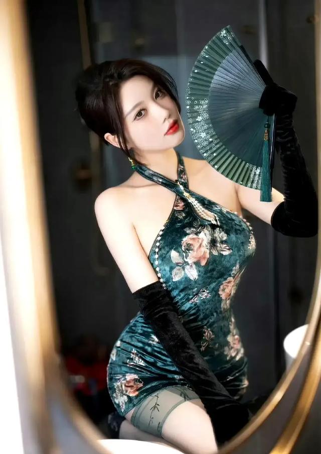 杨晨晨性感写真，女娇娥媚而不俗，身材与颜值肆意绽放