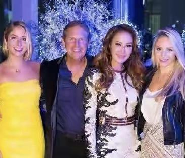 46岁李玟近照认不出，五官大变与舞台上判若两人，感情状态再引猜疑