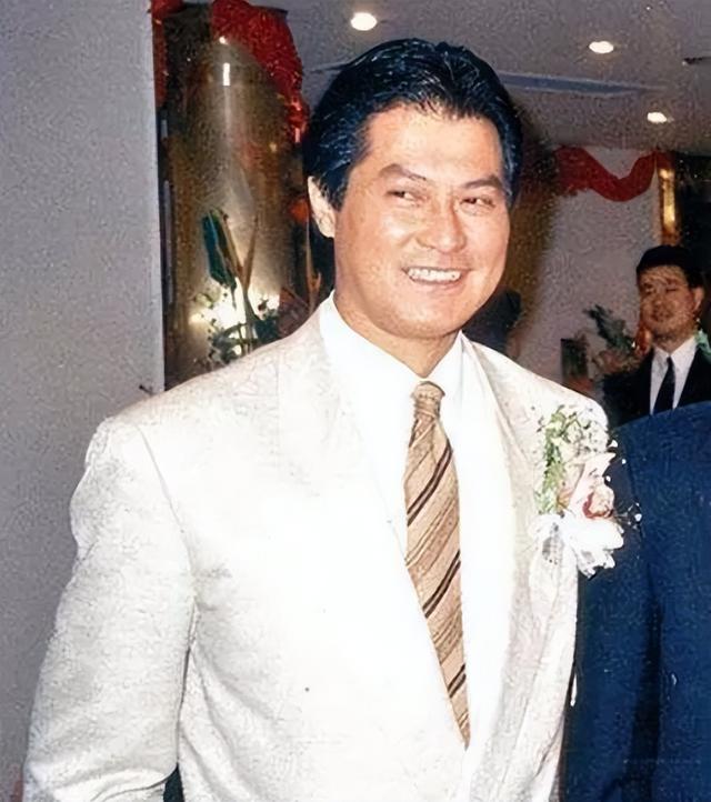 邓光荣：与霍英东平起平坐，和向华强硬刚，却在王家卫身上栽跟头