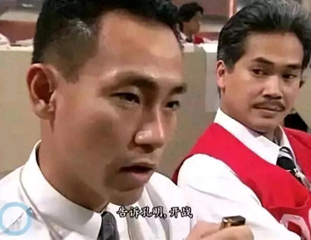 27岁的林保怡饰演香港1992年经典电视剧《大时代》里面的陈滔滔。