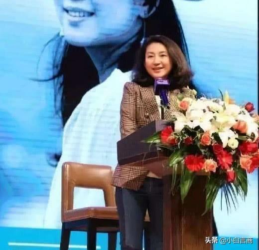 51岁王小丫近照，和曾经的央视一姐判若两人