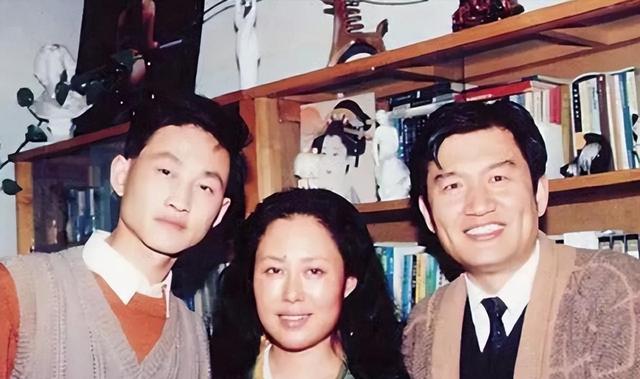 74岁斯琴高娃近况：瑞士老公已去世，她垂垂老矣，与儿子冰释前嫌