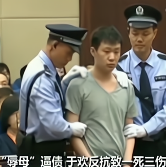 山东于欢案:生母被轮番羞辱,儿子怒捅4人后,千万国人为他求情