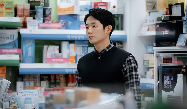 丁海寅的风格转变：从清爽男神到成熟魅力，引发的争议与思考