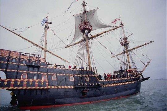 从职业海盗逆袭成海军中将，击败西班牙无敌舰队！德雷克故事-上