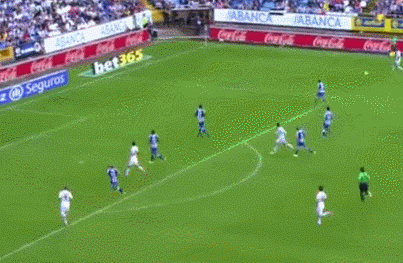 “老将”C罗再进灌篮式头球，“纯头球技术”可否超越历代轰炸机