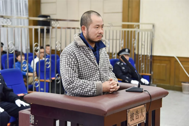 湖南娄底男子持刀刺路人致1死1伤 系累犯一审被判死刑