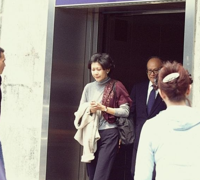 相伴30余年，李嘉诚仍不敢将周凯旋娶进门，背后原因没有那么简单