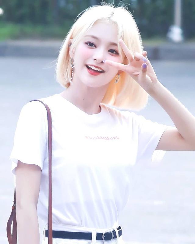 李娜炅，发色肤色让人羡慕