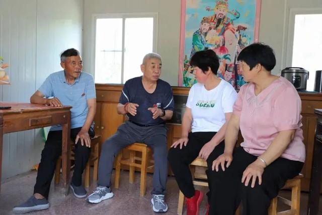 泪目！55年、66年、65年，这些拥抱不简单！