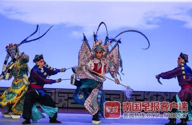 穆桂英挂帅出征，巾帼不让须眉！京剧《战洪州》冲刺梅花奖