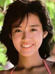 想回到昭和时代，除了穿搭，你还需要一个合适的发型