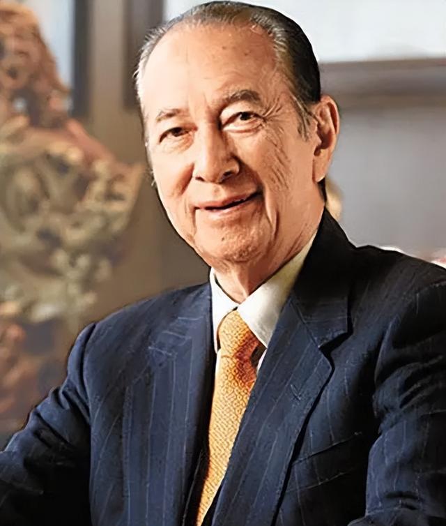 邓光荣：与霍英东平起平坐，和向华强硬刚，却在王家卫身上栽跟头