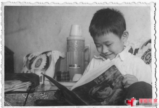 刀郎40年前照片曝光，当年的刀郎超级帅！