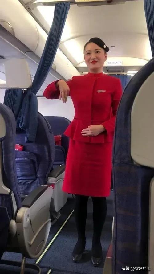 空姐上班告别高跟鞋，高跟鞋被打工人抛弃了？