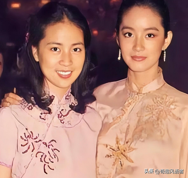 成龙与众多女星的情感秘事，有人为他放弃事业，有人对他不屑一顾