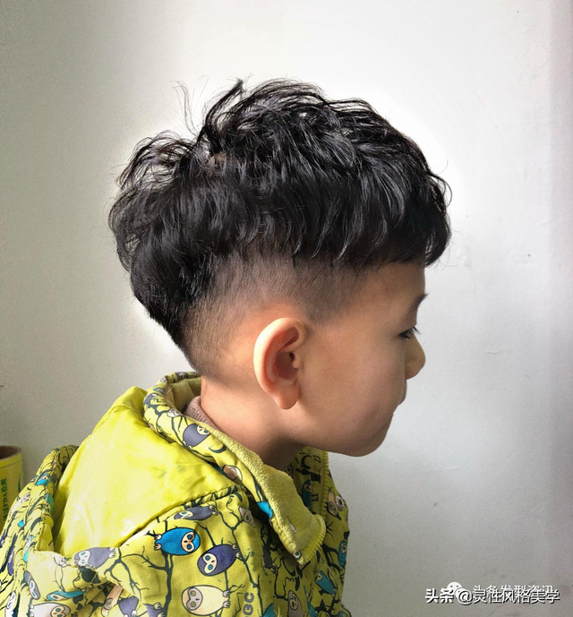 六一快到了，精选小男孩发型20多款送给你，越看越帅气