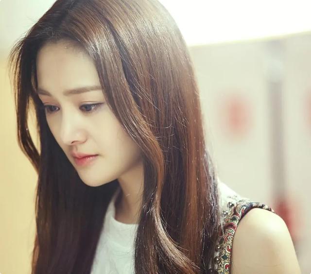 郑爽：从顶流到“老赖”人生崩塌背后的原生家庭、金钱与道德困局