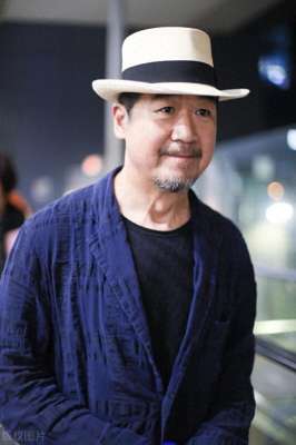 张国立有几个孩子(张国立的3个儿女，亲儿子两次入狱成耻辱，干女儿却成为骄傲)