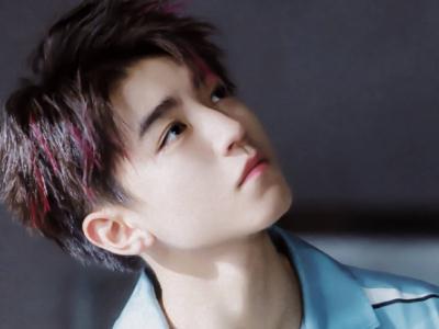 王俊凯到底有多高？看到他和鹿晗合照后，网友：小凯真的长大了！