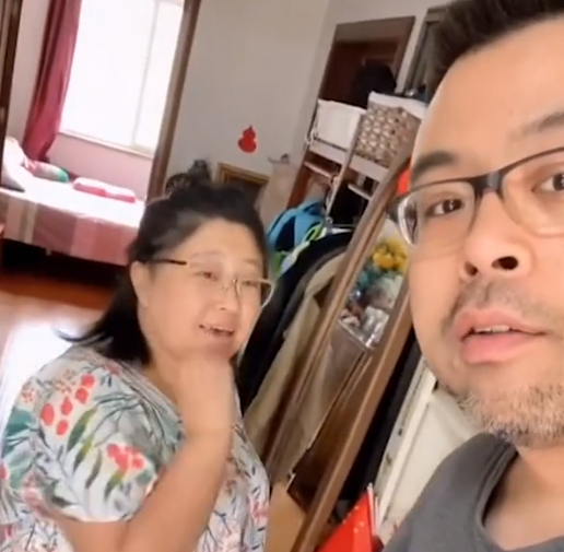 铁兜和胡老师：靠“谎报”价格吸粉500万，真实身份曝光不简单？